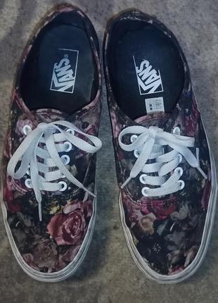 Кеды черные в цветочный рисунок. vans.
42(27 см)