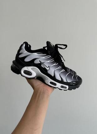 Nike air max plus 'black metallic silver'