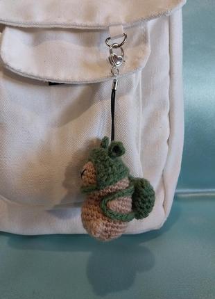 Капібара, капібара в шапці-жабка та з рюкзаком жабою, брелок, обвіс на сумку, ручна робота