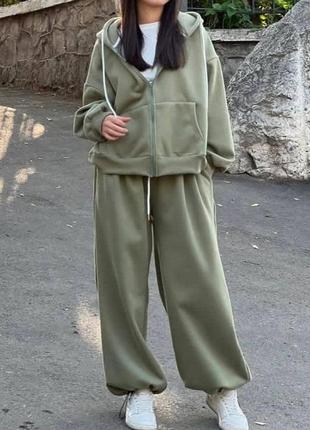 Женский спортивный костюм