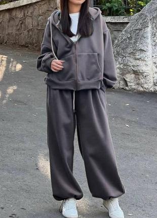 Женский спортивный костюм