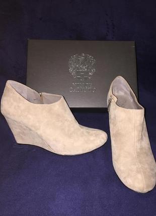 Нюдовые ботиночки vince camuto из натуральной замши, 38р.