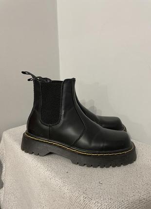 Зимние утепленные ботинки челси
