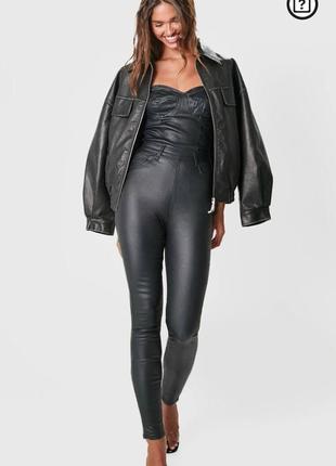 Кожаный комбинезон prettylittlething