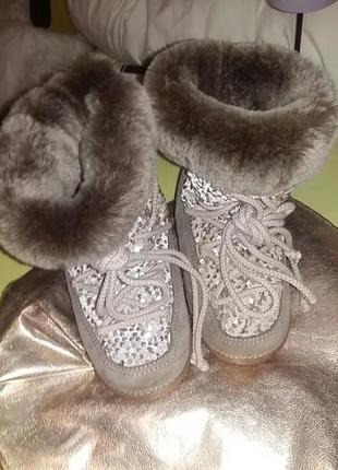 Круті модерні   шкіряні чобітки   снігоходи уги  на цегейці з паетками. швейцарія.