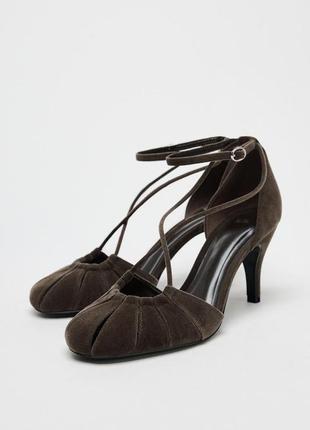 Бархатные туфли на каблуке серые zara new