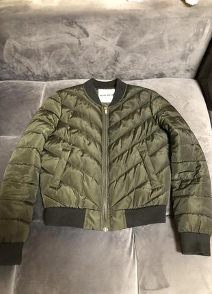 Отличная курточка бомбер.