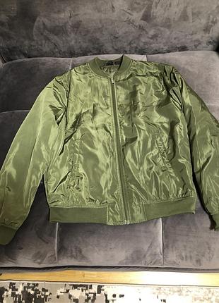 Легка курточка весна , осінь.