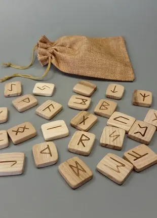 Набор деревянных скандинавских  рун  из ясеня в мешочке рунический оракул+подарок