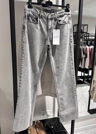 Сірі джинси з середньою посадкою