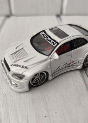 Металева машинка тойота. toyota