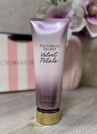 Парфюмированный увлажняющий лосьон victorias secret.