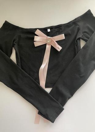 Чорна коротка кофта з відкритими плечима та бантиком