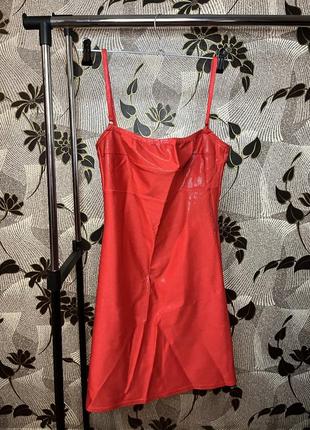 Красное блестящее вечернее платье мини