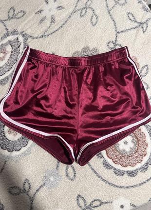 Короткие шорты бордо