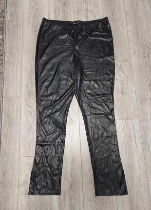 Брюки из кожзама boohoo.