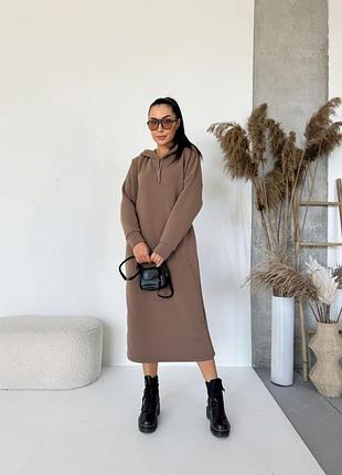 Женское платье оверсайз с капюшоном на флисе
