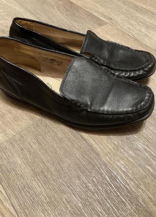 Женские черные туфли из кожи