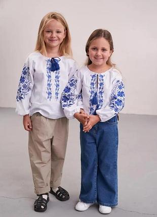 Вышиванка фиалка белая с синим рубашка вышитая