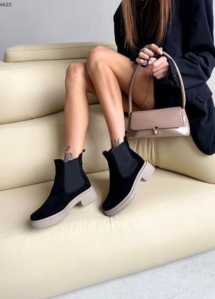 Замшевые черные женские ботинки челси из натуральной замши