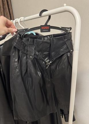 Кожаные шорты zara