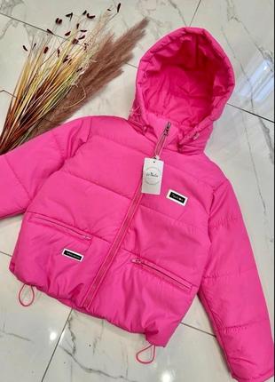 Стильна курточка
яскравий та насичений колір.