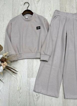 Красивый и стильный костюм
из турецкой ангоры плотная вязка.