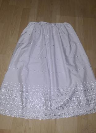 Летняя юбка белого цвета с прошвой