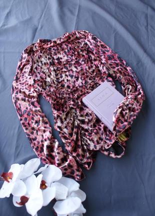 Велюровий джемпер водолазка зі стяжками з тваринним принтом