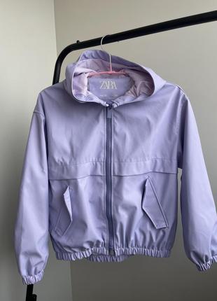 Zara сиреневая курточка с капюшоном дождевик