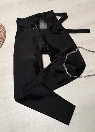 Новые брюки с высокой посадкой prettylittlething