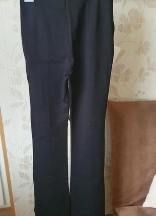 Брюки расклешенные с разрезами снизу, размер с, новые