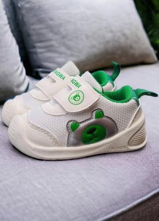 Детские кроссовки в сеточку