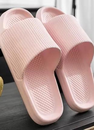 Шлепки женские.