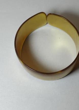 Браслет перламутровый с желтым оттенком