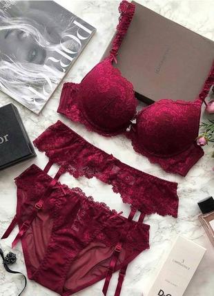 Изысканный кружевной женский комплект белья
