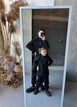 Теплящий и стильный костюм для мамы и детины