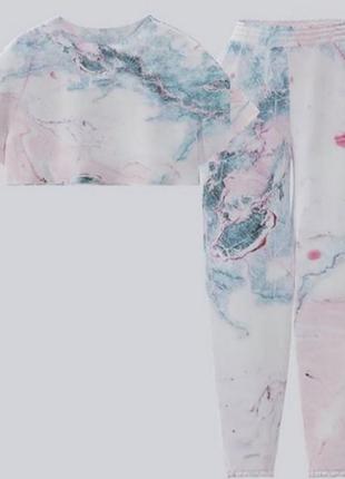 Спортивний костюм в мармуровий принт з оверсайз топом
