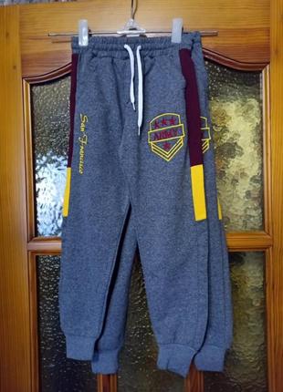 Штаны спортивные серые, двунитка. 6 и 7 лет.