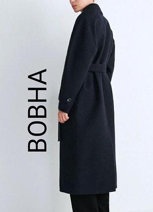 Жіноче фабричне пальто з вовни, довге у темно синьому кольорі.