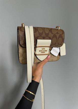 Женская бежевая сумка из натуральной кожи coach