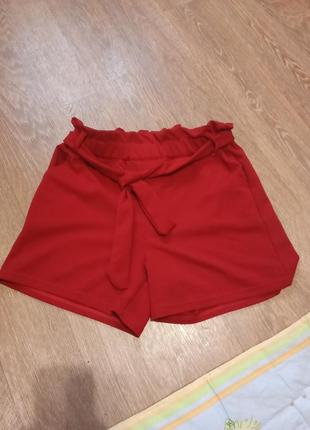 Короткие нарядные шортики