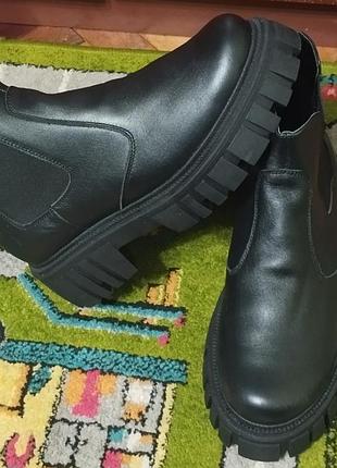 Черевики на тракторній підошві