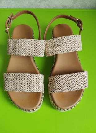Роскошные босоножки от catwalk