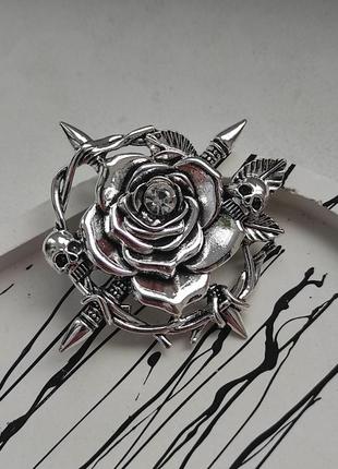 Стильная и классная брошь роза,череп в стиле бренда 💫