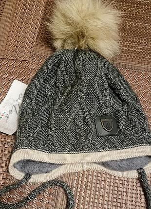Тепла зимова шапка