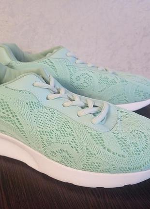 Фирменные лёгкие кроссовки 37 р.