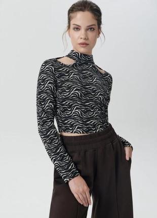 Топ з рукавами