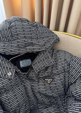 Женская куртка жилетка prada