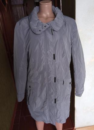 Тепла курточка ,легенька